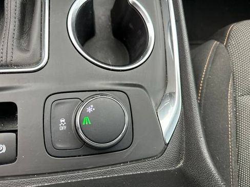 Used 2020 Chevrolet Traverse LT FWD image 35