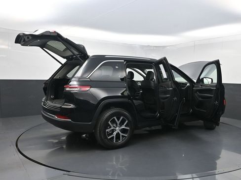 Used 2023 Jeep Grand Cherokee Limited AWD/4WD image 46