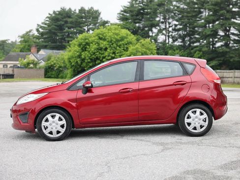 Used 2013 Ford Fiesta SE FWD image 2