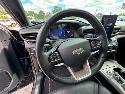 Certified 2022 Ford Explorer Platinum w/ Equipment Group 601A AWD/4WD image 33