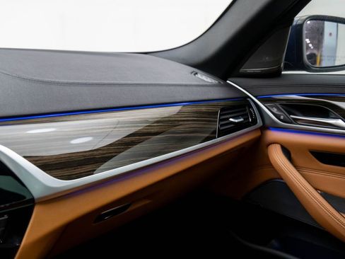 Used 2020 BMW 540i xDrive w/ M Sport Package image 29