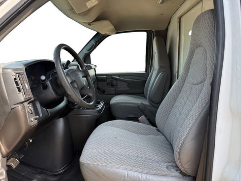 Used 2007 GMC Savana 3500 RWD image 9