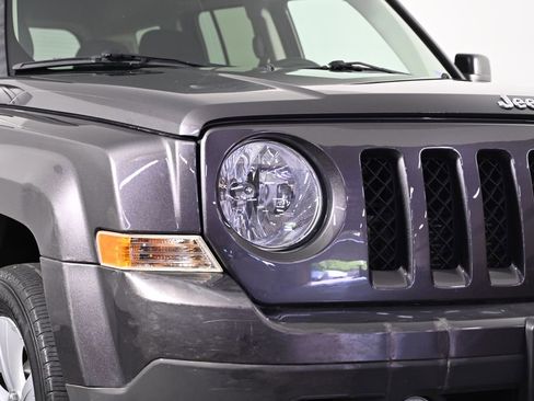 Used 2017 Jeep Patriot Latitude AWD/4WD image 8
