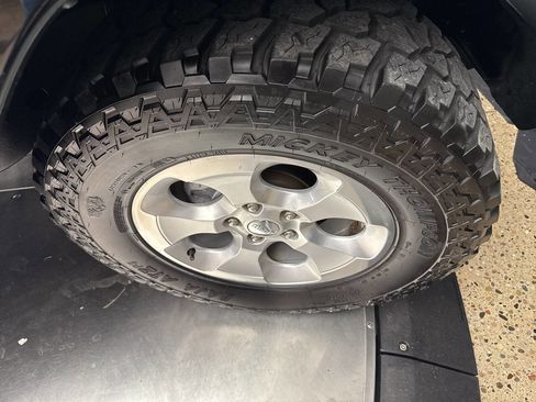 Used 2014 Jeep Wrangler Unlimited Sahara w/ Dual Top Group image 34