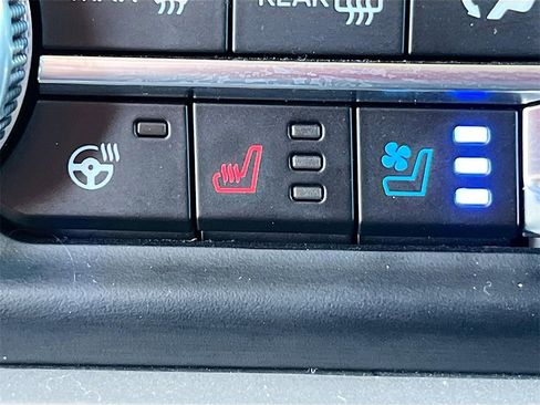 Used 2024 Ford Expedition XLT image 20