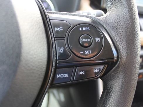 Used 2021 Toyota RAV4 XLE image 19
