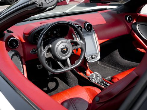 Used 2018 McLaren 570S Spider RWD image 28