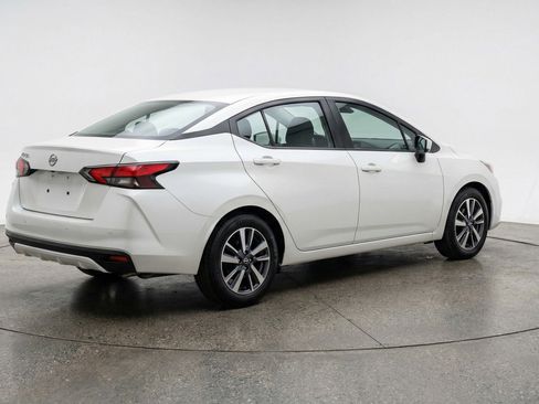 Used 2025 Nissan Versa SV image 9