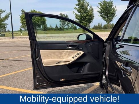 Used 2019 Toyota Avalon Limited w/ Advanced Safety Package FWD image 5
