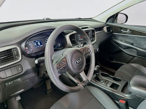 Used 2016 Kia Sorento L FWD image 10