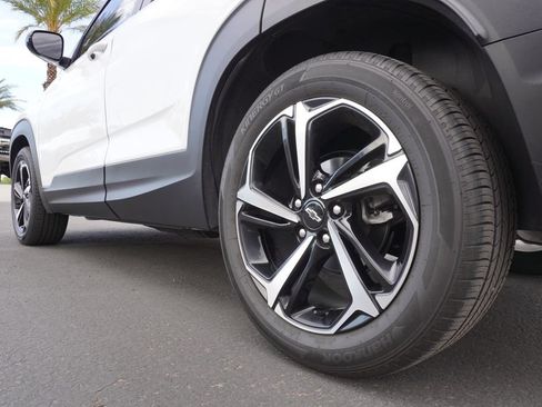 Used 2023 Chevrolet TrailBlazer RS w/ Sun and Liftgate Package FWD image 6