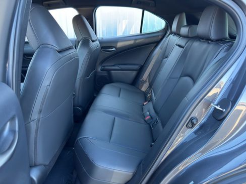 Used 2022 Lexus UX 200 image 39