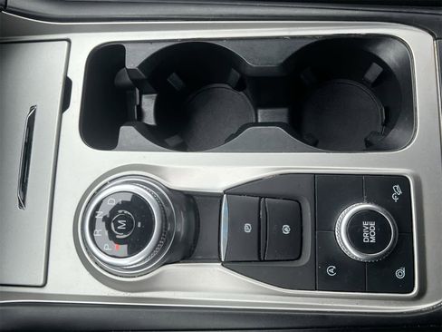 Used 2020 Ford Explorer XLT w/ Comfort Package image 32