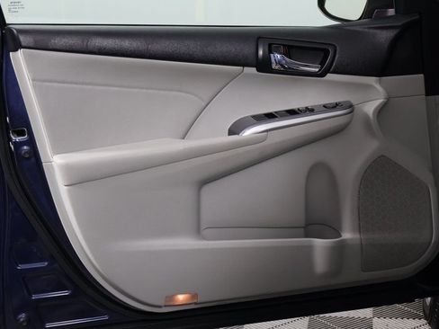 Used 2014 Toyota Camry XLE w/ Leather Package FWD image 12