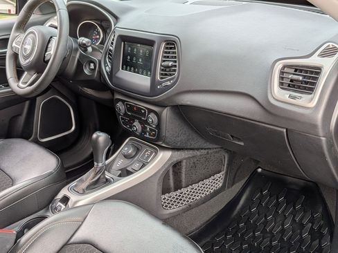 Certified 2021 Jeep Compass Latitude image 39