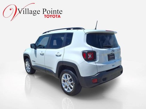 Used 2022 Jeep Renegade Latitude AWD/4WD image 3