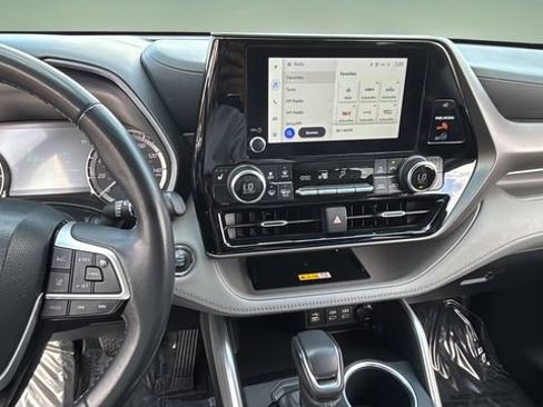 Used 2023 Toyota Highlander XLE FWD image 10