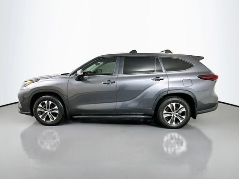 Certified 2024 Toyota Highlander XLE FWD image 8
