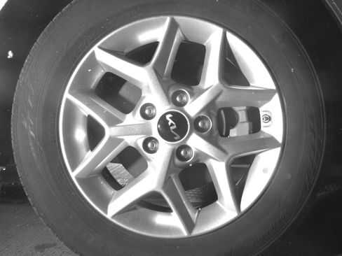 Used 2025 Kia Soul LX w/ LX Technology Package FWD image 13