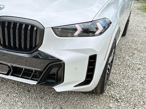 New 2026 BMW X5 xDrive40i w/ M Sport Package AWD/4WD image 9