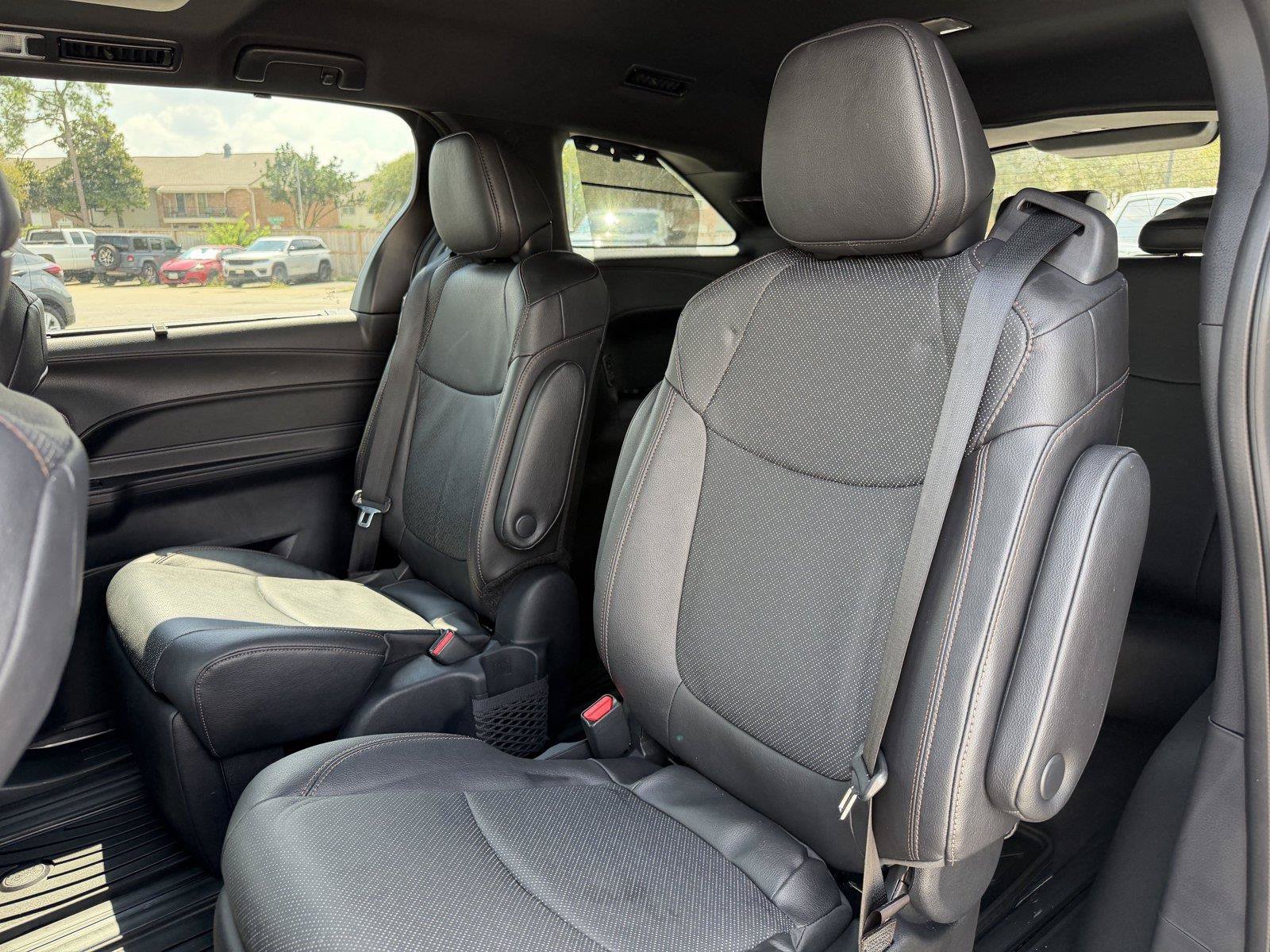 Used 2025 Toyota Sienna Limited AWD/4WD image 18