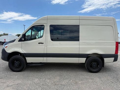 Used 2023 Mercedes-Benz Sprinter 2500 image 6