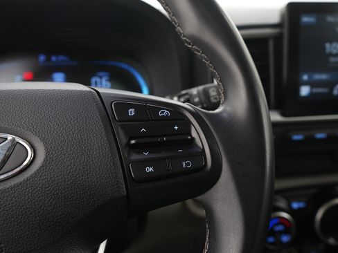 Used 2024 Hyundai Venue SEL FWD image 25