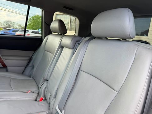 Used 2011 Toyota Highlander Limited w/ Tow Pkg image 38