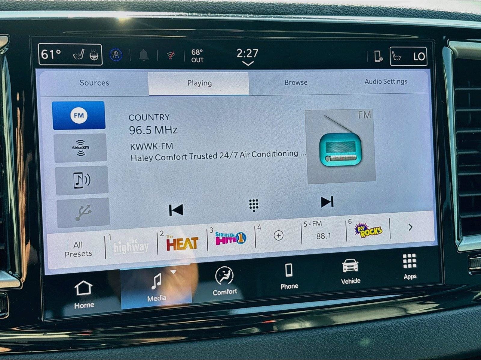Certified 2025 Chrysler Pacifica Select FWD image 7