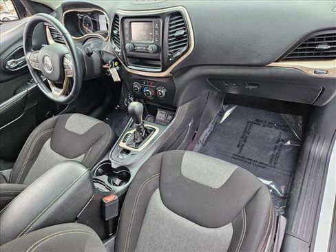 Used 2017 Jeep Cherokee Altitude image 19