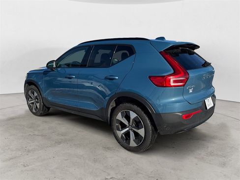 Certified 2023 Volvo XC40 B5 Plus w/ Driver Assist Package image 3