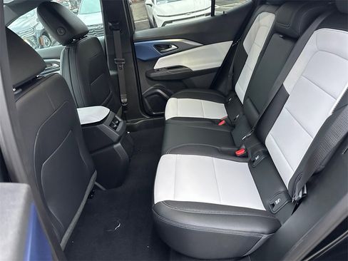 New 2026 Chevrolet Equinox EV LT image 19