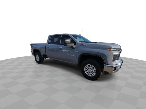 Used 2024 Chevrolet Silverado 2500 LT AWD/4WD image 2