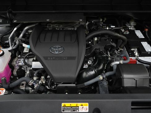 Used 2025 Toyota Highlander Limited AWD/4WD image 29