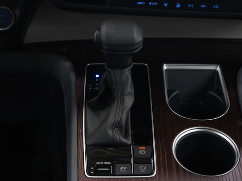 Used 2024 Toyota Sienna LE image 18