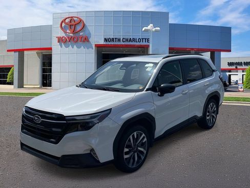 Used 2025 Subaru Forester Touring w/ Popular Package - Touring AWD/4WD image 5