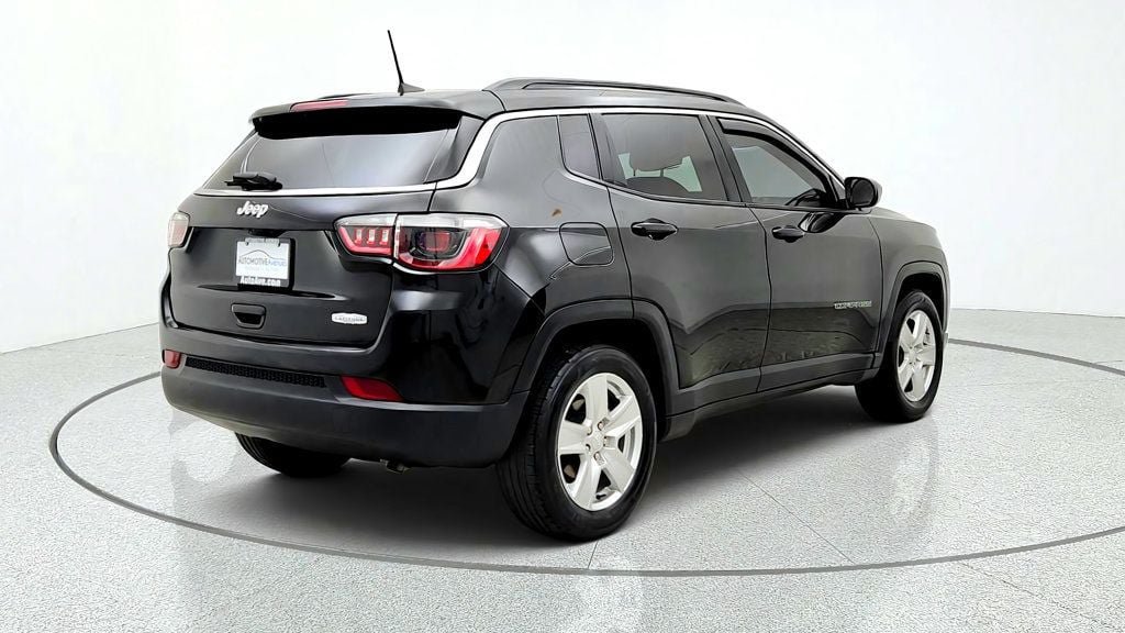 Used 2022 Jeep Compass Latitude FWD image 5