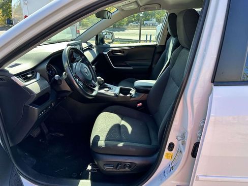 Used 2021 Toyota RAV4 XLE w/ XLE Grade Weather Package AWD/4WD image 11