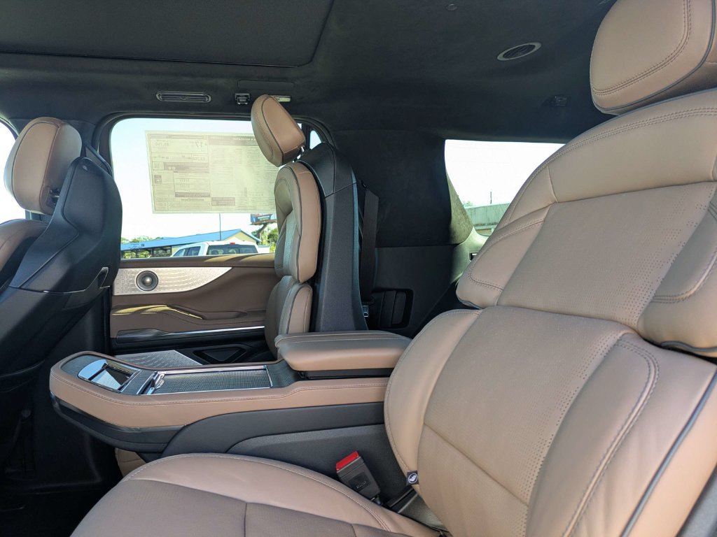 New 2027 Lincoln Navigator L Black Label AWD/4WD image 17