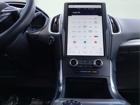 Used 2024 Ford Edge Titanium image 11