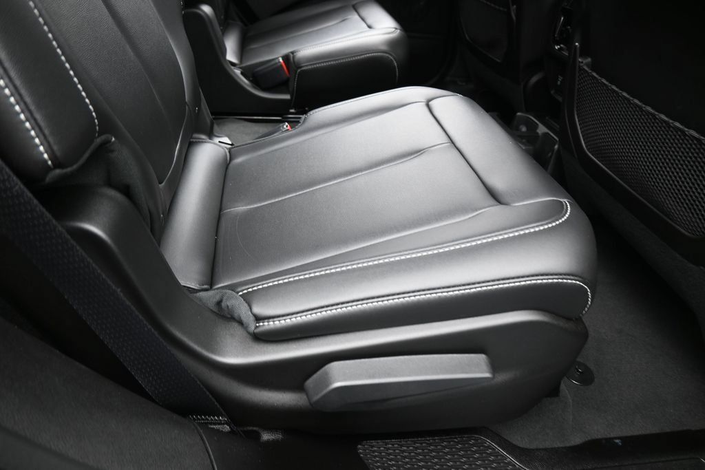 Used 2025 Jeep Grand Cherokee L Limited RWD image 42