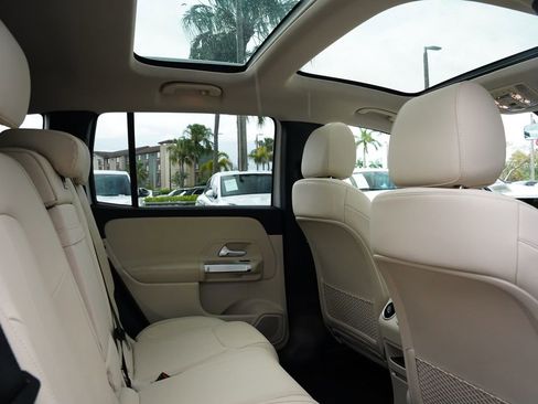 Used 2023 Mercedes-Benz GLB 250 image 17
