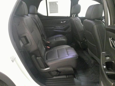 Used 2023 Chevrolet Traverse RS image 24