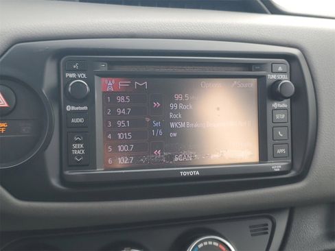 Used 2016 Toyota Yaris L image 13