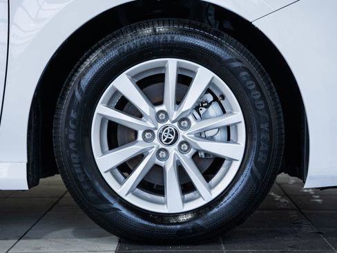 Used 2025 Toyota Camry LE image 12