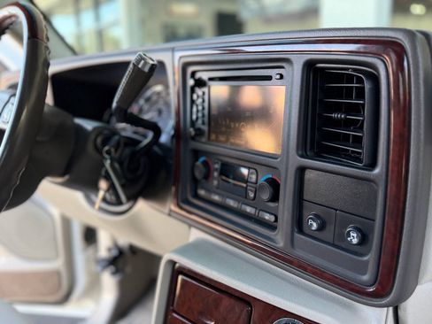 Used 2005 Cadillac Escalade EXT AWD/4WD image 77