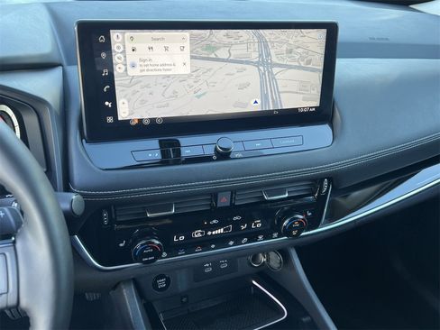 Certified 2025 Nissan Rogue SL w/ Tech Package image 15