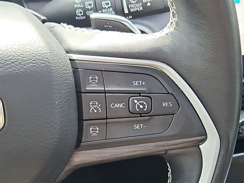 Used 2022 Jeep Grand Cherokee Limited image 23