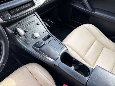 Used 2015 Lexus CT 200h w/ Navigation Package image 26