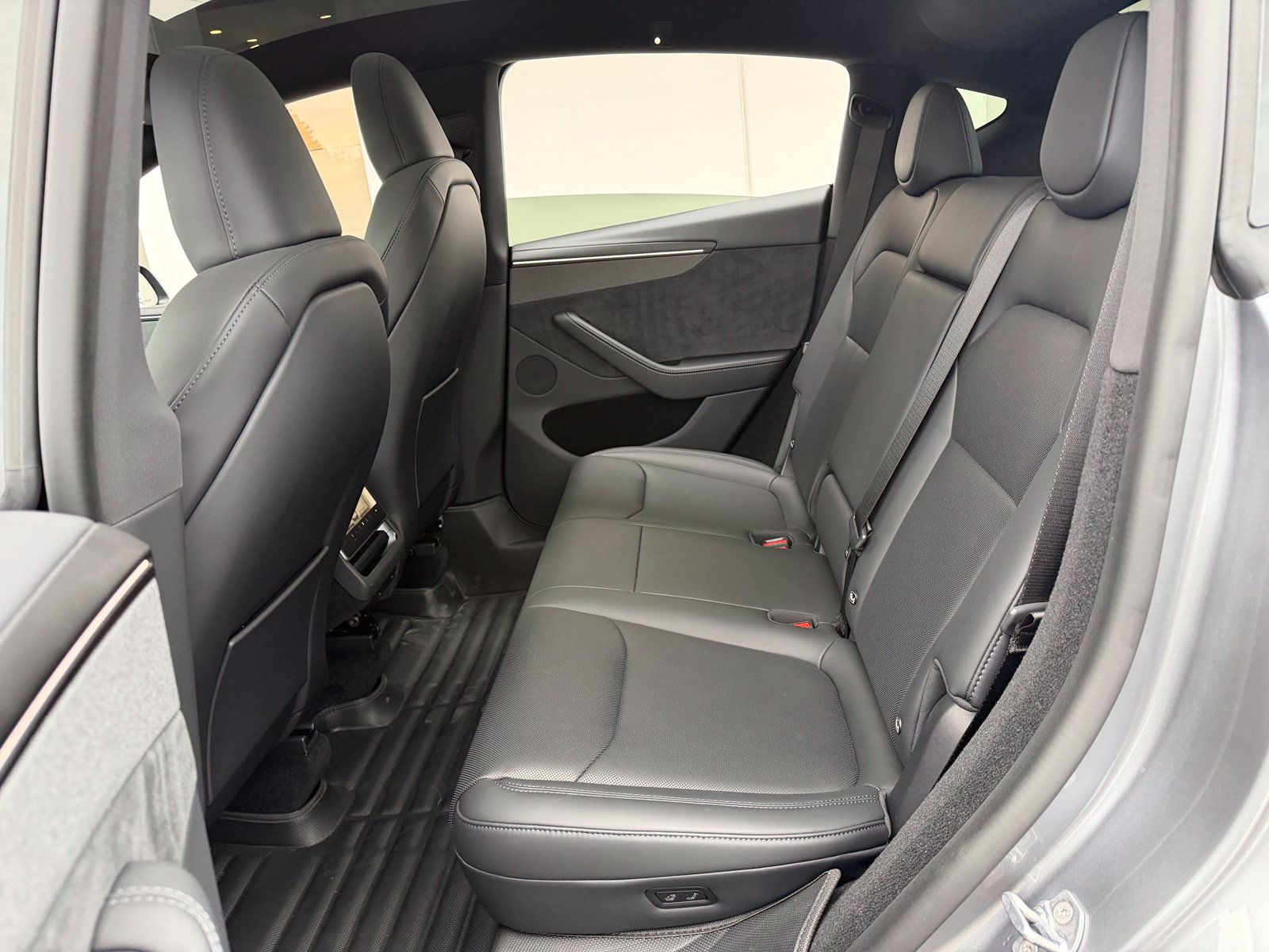 Used 2026 Tesla Model Y AWD image 17